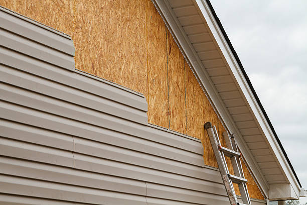 Professional Siding technician working in Keasbey, NJ